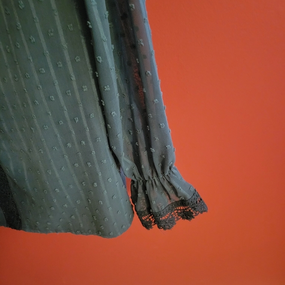 💵3/$20 Green Dot Crochet V-Neck Blouse For Women Size Large - Picture 8 of 14